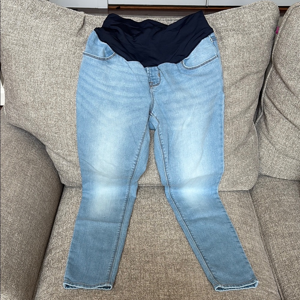 Old Navy Women's (Maternity) Light Wash Skinny Jeans